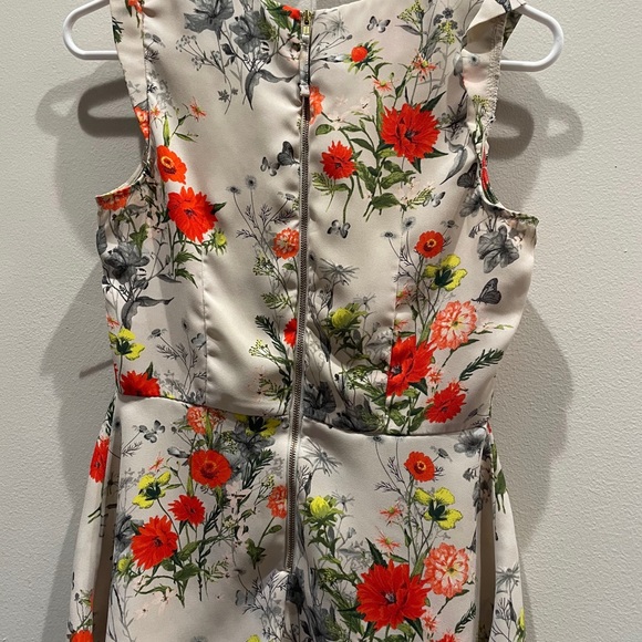 Floral sleeveless summer blouse - Picture 2 of 5
